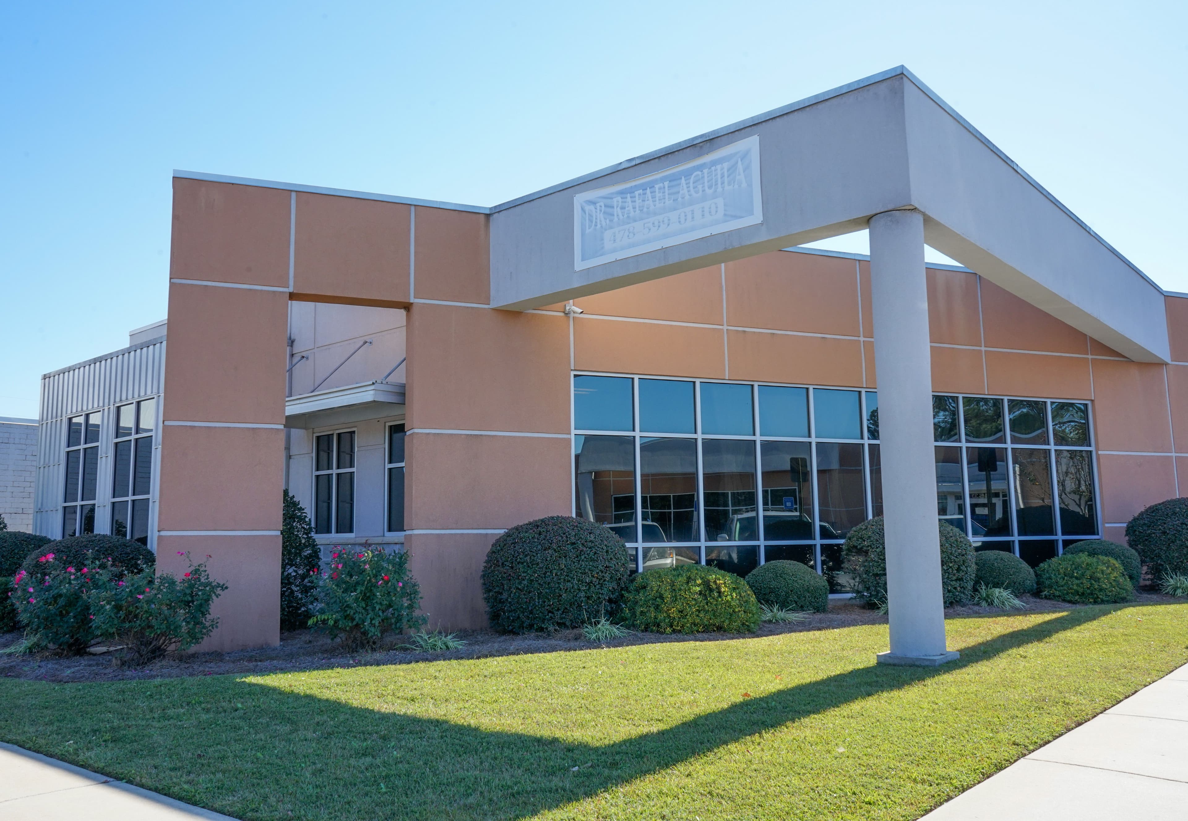 The Medical Group of Central Georgia is accepting primary care patients at 1531 Watson Boulevard in Warner Robins, Georgia.